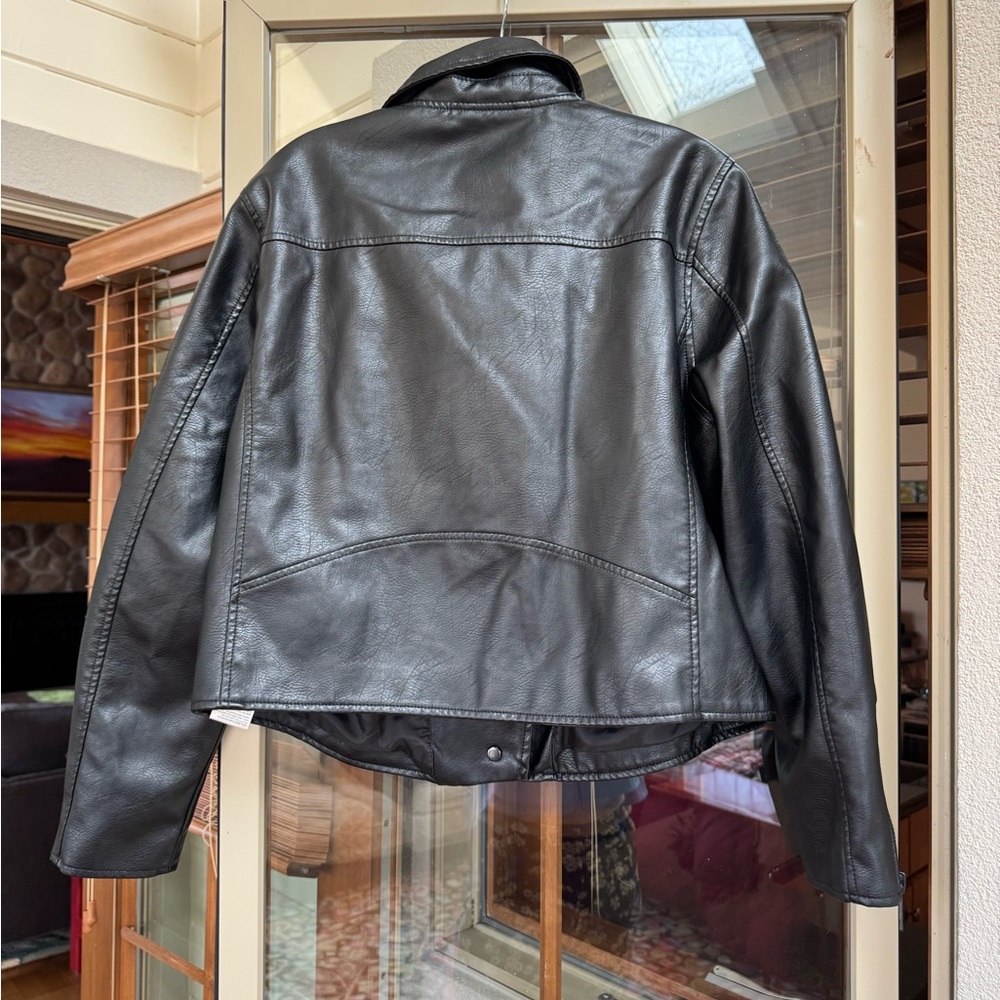 Women's Black Leather Jacket - Picture 5 of 5